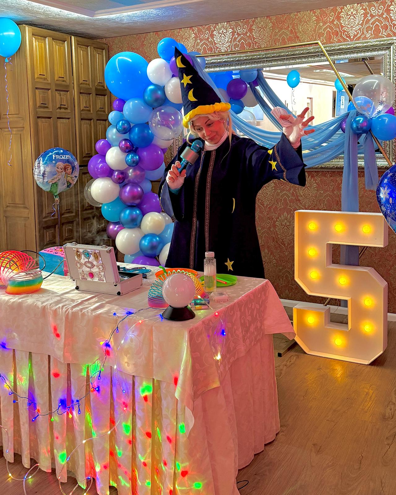 Interaktive Zaubershow mieten Kinderzauberer